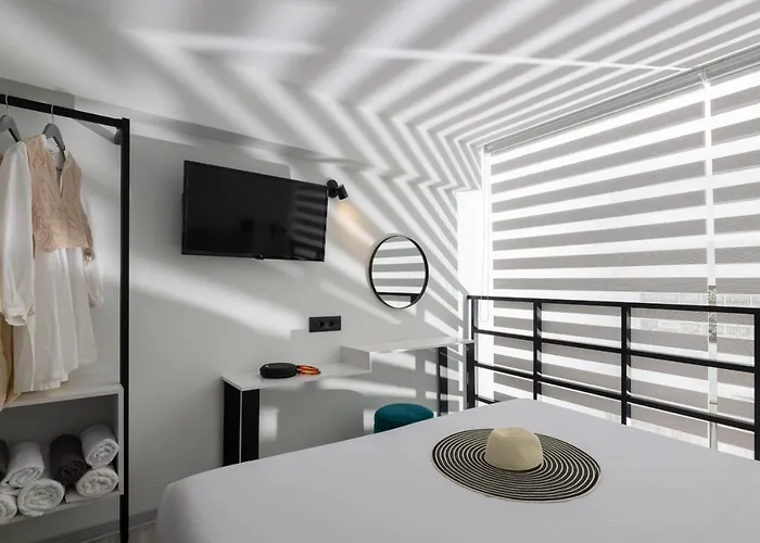 City Gem Loft Walk To Everything Apartment Rhodes City